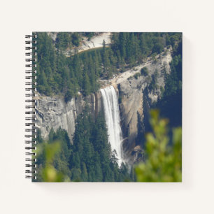 Blick auf die Vernalfälle von Glacier Point, CA Notizbuch