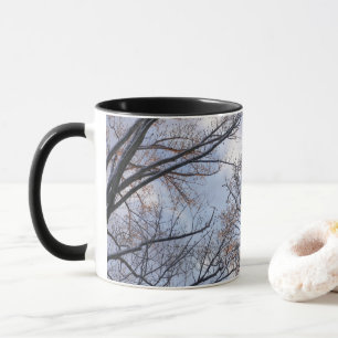 Blick auf die Wintermorgendliche Bäume Tasse