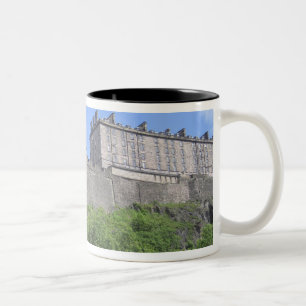 Blick auf Edinburgh Castle, Edinburgh, Schottland, Zweifarbige Tasse