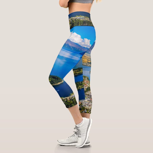 Blick auf Queenstown vom Gipfel von Bob, Neuseelan Capri Leggings (Links)