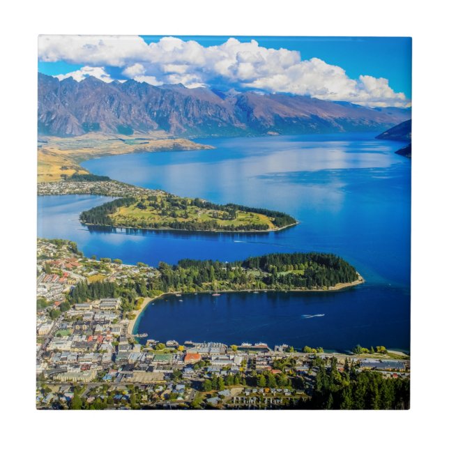 Blick auf Queenstown vom Gipfel von Bob, Neuseelan Fliese (Vorderseite)