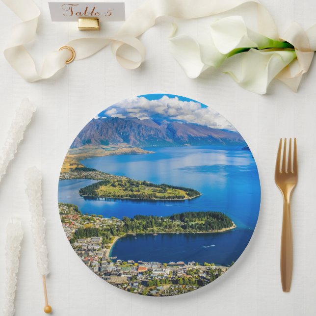 Blick auf Queenstown vom Gipfel von Bob, Neuseelan Pappteller (Hochzeit)