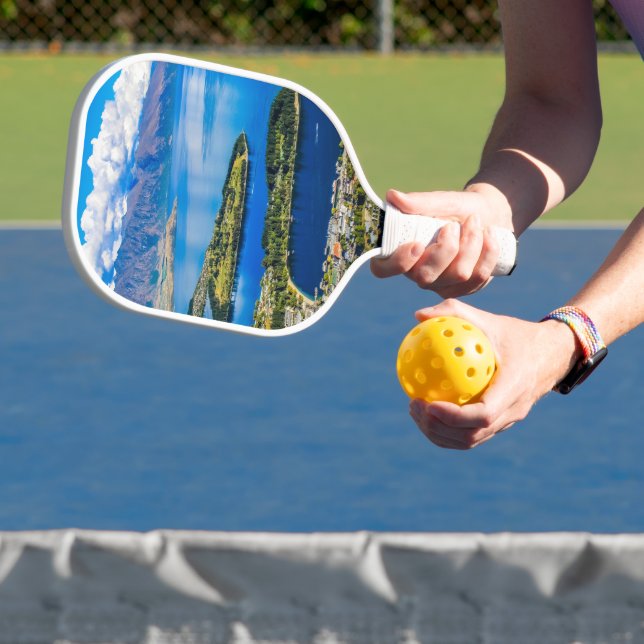 Blick auf Queenstown vom Gipfel von Bob, Neuseelan Pickleball Schläger (InSitu)