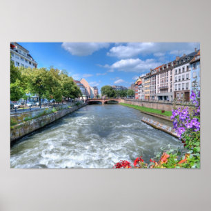 Blick auf Straßburg von der Brücke an einem hellen Poster