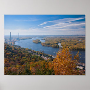 Blick über Alma und Fluss Poster