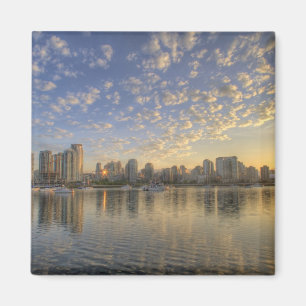 Blick über den False Creek auf die Skyline von Magnet