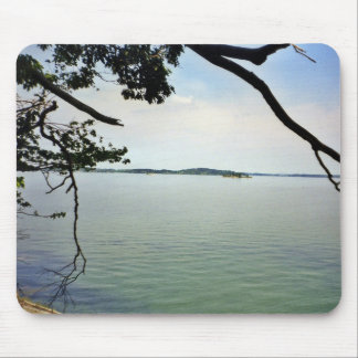 Blick über den Fluss, der auf einem Mousepad