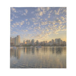 Blick über False Creek auf die Skyline Notizblock