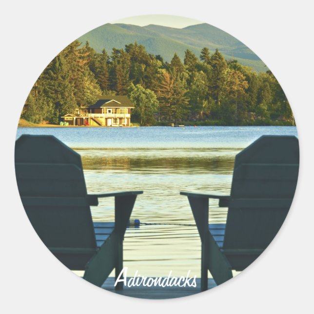Blick von den Adirondack-Stühlen in den Adirondack Runder Aufkleber (Vorderseite)