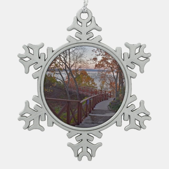 Blick von innen auf die Bannerman-Residenz Schneeflocken Zinn-Ornament (Vorderseite)