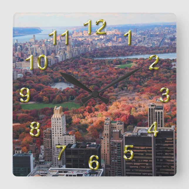 Blick von oben: Herbst im Zentralpark 01 Quadratische Wanduhr (Vorderseite)