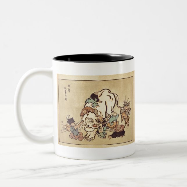 Blinde Mönche, die einen Elefanten überprüfen Zweifarbige Tasse (Links)