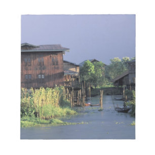 Bloc-note Asie, Myanmar, lac Inle. Un village flottant sur