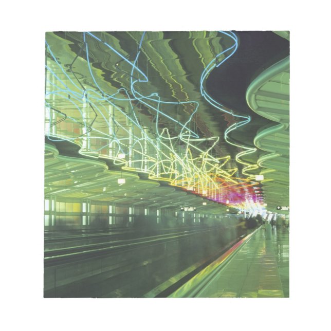 Bloc-note Éclairage néon dans le couloir de l'aéroport O'har (Devant)