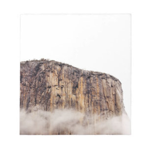 Bloc-note Falaise pure se levant au-dessus des nuages