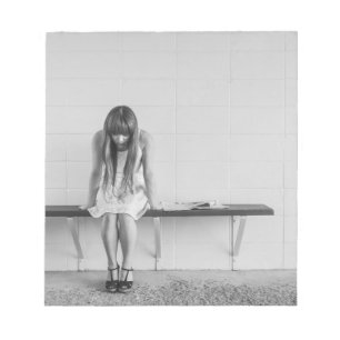 Bloc-note Fille inquiète