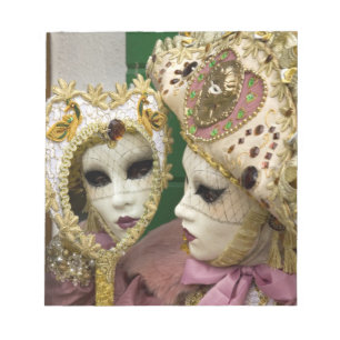 Bloc-note Italie, Venise, île de Burano. Femme habillée en