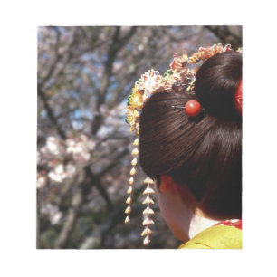 Bloc-note Japon, Kyoto. Vue arrière en gros plan de geisha
