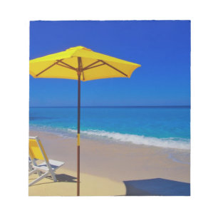 Bloc-note Parapluie de plage jaune et chaises impeccables