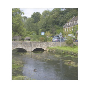 Bloc-note Ruisseau à truites dans le village de Bibury,