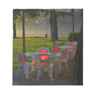 Bloc-note Table à manger et chaises au bord du Danube,