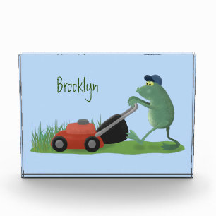 Bloc Photo Drôle grenouille verte tondre la pelouse dessin