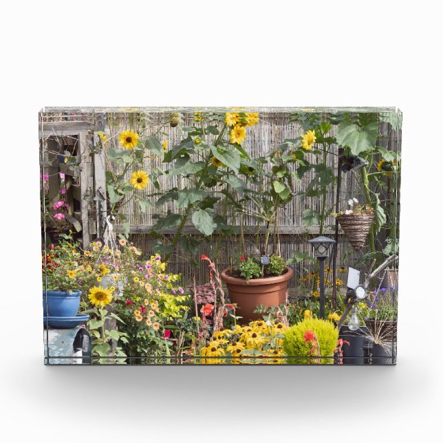 Bloc Photo Jardin fleuri et bateau étroit (Devant)