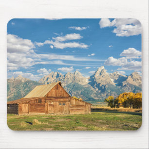 Blockhaus nahe Gebirgszug Mousepad