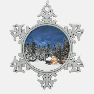 Blockhütte Bergblick Schneeflocken Zinn-Ornament