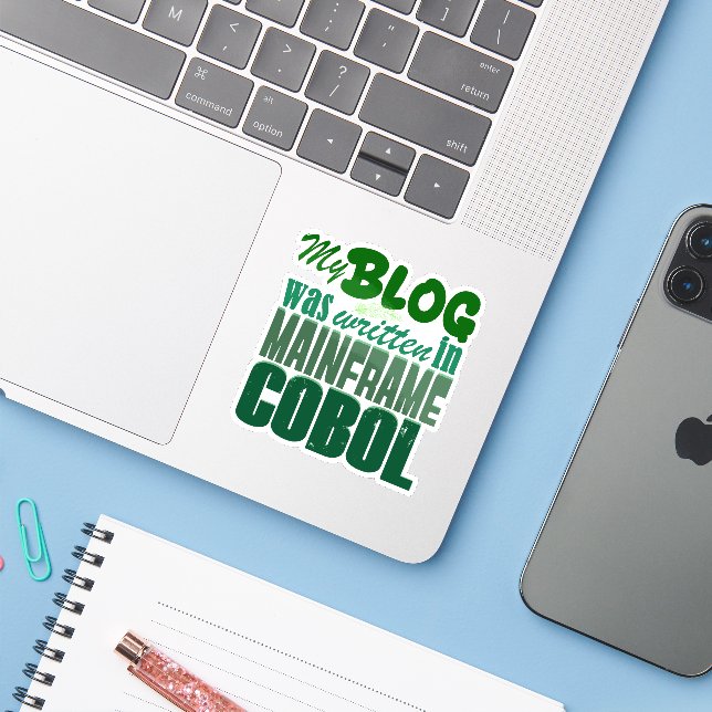 Blog wurde in COBOL codiert – Retro Mainframe Entw Aufkleber (Laptop mit iPhone)