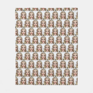 Blond Cartoon Puppenkuppe Fleecedecke