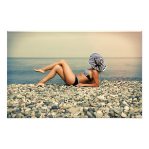 Blond Frau am Strand Fotodruck