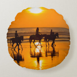 Blonde & Broke - Pferde Strand Sonnenuntergang Kis Rundes Kissen