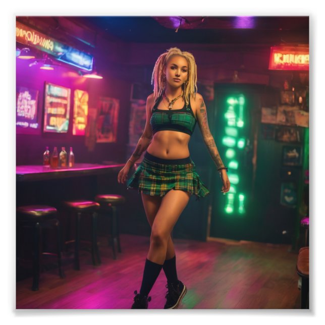 Blonde Dread Punk Girl Parading in Dive Bar Fotodruck (Vorne)
