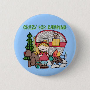 Blondes Mädchen verrückt für Camping Button