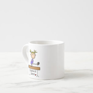 Blondes Turnlehrmädchen auf dem Schwebebalken Espressotasse
