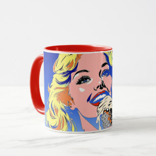Blondine isst Eiscreme Farbiger 60er Pop-Art-Stil Tasse