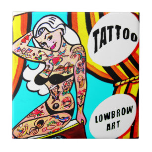 Blondine mit Teatziegel Fliese