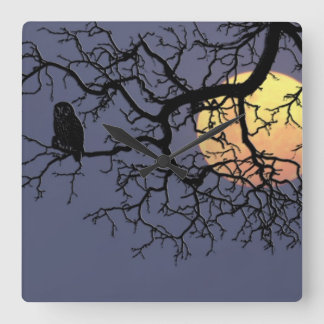 Blood Moon and Night Owl Silhouette Quadratische Wanduhr
