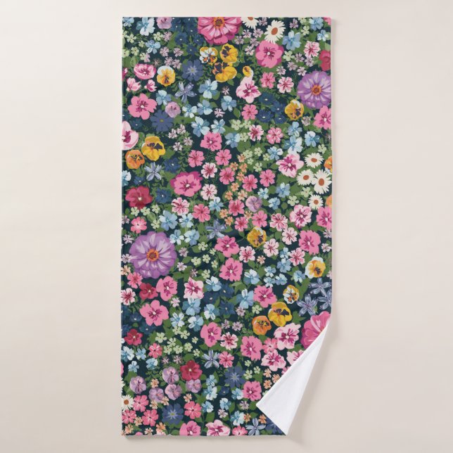 Blooming midsummer meadow seamless pattern. Plant  Badehandtuch (Badehandtuch)