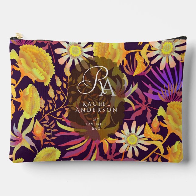 Blooming Mystical Floral Monogram Brown Zubehörtasche (Vorderseite)