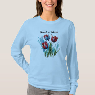 "Blooms in Silence" poetisches Design von Tulpen T-Shirt