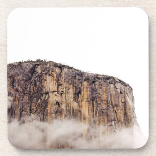 Bloße Klippe, die über Wolken steigt Untersetzer