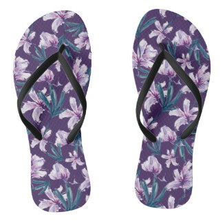 Blossom Bliss auf dunklem Lila Flip Flops