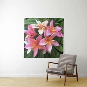 Blossom-Kranz von hellrosa Frangipani Wandteppich