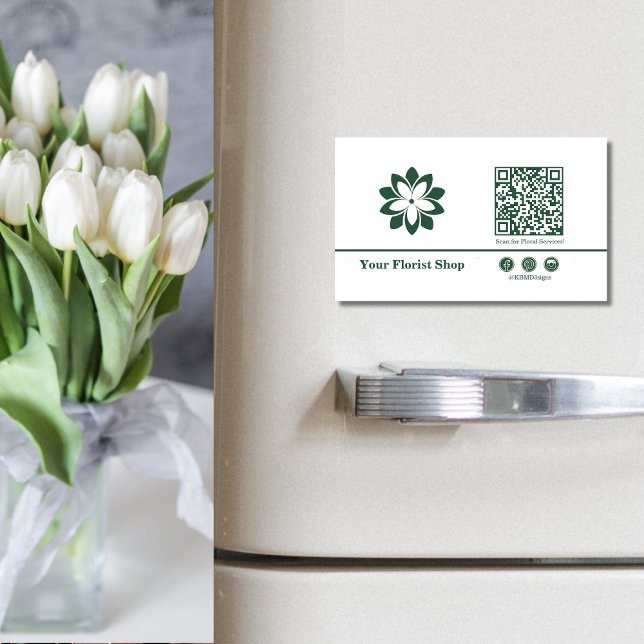 🌼 Blossom Logo Florist Green & White Magnetische Visitenkarte (🌼Blossom Logo Florist Green & White Business Card Magnet, Custom Logo, QR code, Social Button)