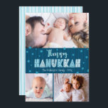 Blue 3 Foto Happy Hanukkah Modern Fun Typografy Feiertagskarte<br><div class="desc">"Happy Hanukkah." Spaß, spielerische, skurrile handgefertigte Typografie, zusammen mit einem zufälligen Star of David Muster in staubblauer Farbe, überlagern die blauen Linien der Mitternachtsnacht auf einem dunkelblauen Hintergrund, zusammen mit 3 Fotos Ihrer Wahl, helfen Ihnen, in Hanukkah zu beginnen. Handgezeichnete türkisfarbene Linien überlagern einen hellaquablauen Hintergrund auf der Rückseite. Genießen...</div>