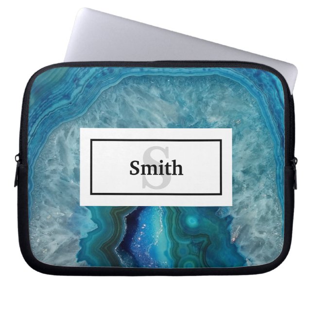 Blue Agate Geode Rock mit Name und Monogramm Laptopschutzhülle (Vorderseite)