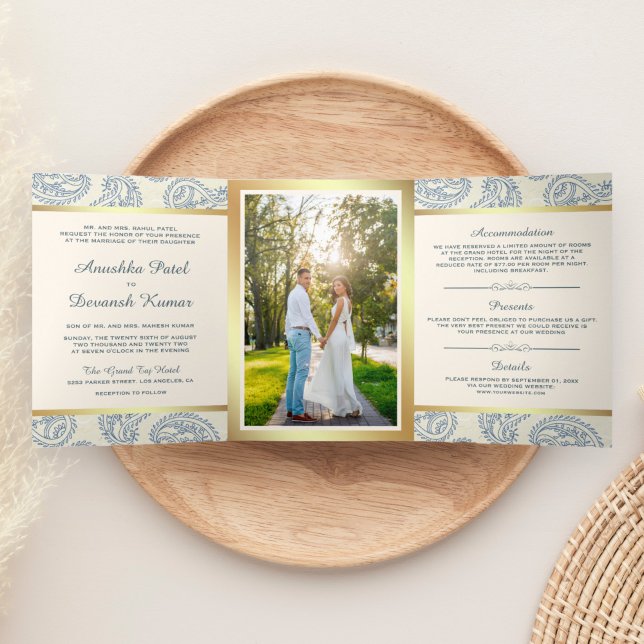 Blue and Gold Paisley Indian Style Wedding Foto Dreifach Gefaltete Einladung (Von Creator hochgeladen)