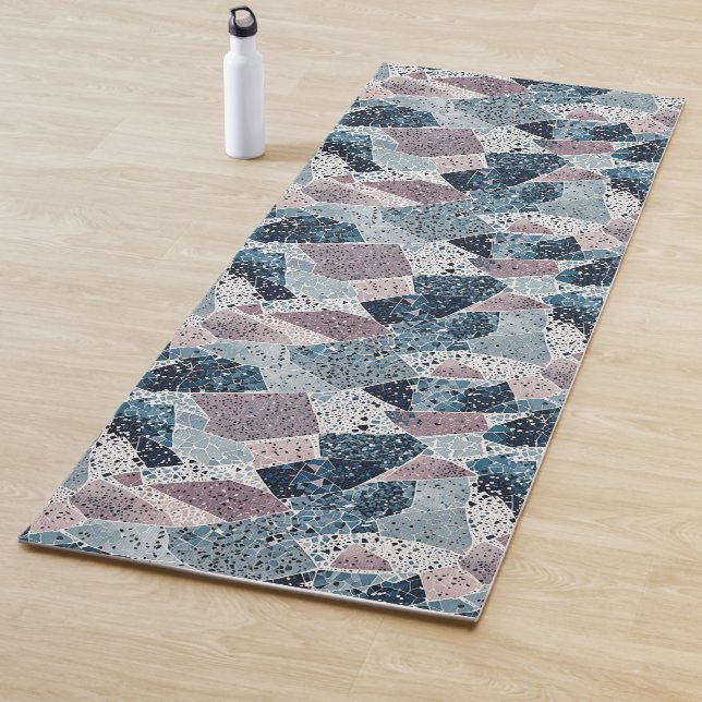 Blue and Mauve Abstract Terrazzo Design Yogamatte (Beispiel)